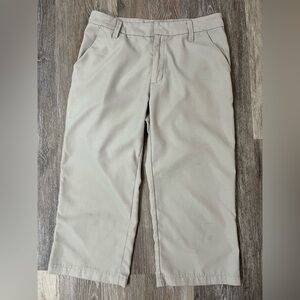 𝅺PATAGONIA khaki colored capri pants, size 4.